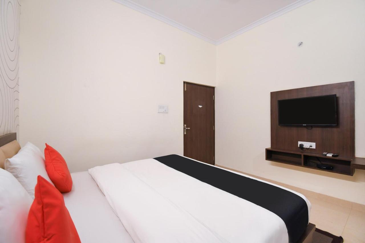 Capital O 70097 Sudha Inn Lucknow Bagian luar foto