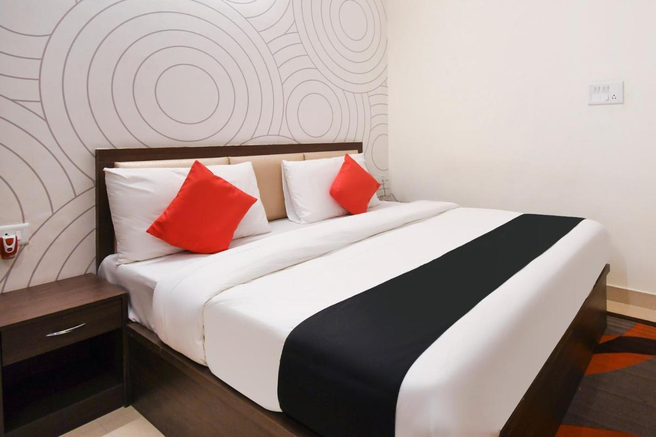 Capital O 70097 Sudha Inn Lucknow Bagian luar foto