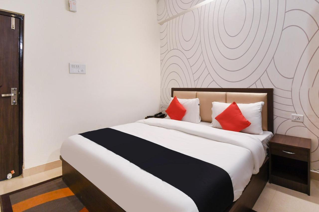 Capital O 70097 Sudha Inn Lucknow Bagian luar foto