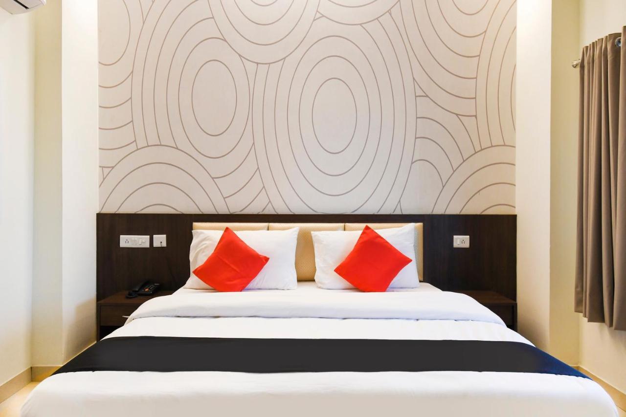 Capital O 70097 Sudha Inn Lucknow Bagian luar foto